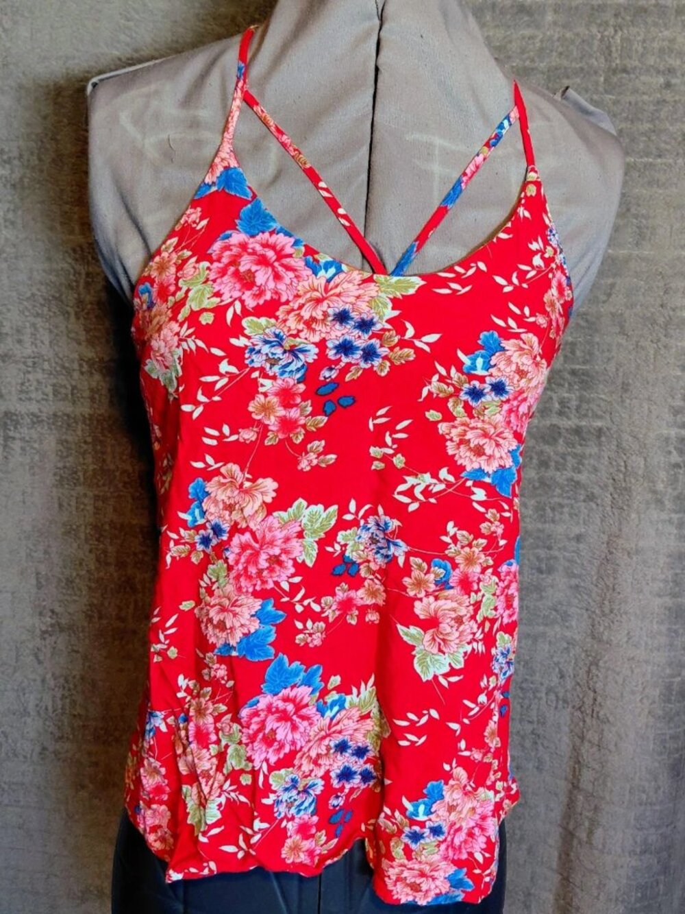 No Boundaries NOBO Juniors Size XS sleeveless Red Floral Strappy Tank